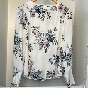 Beautiful Suzy Shier Blouse